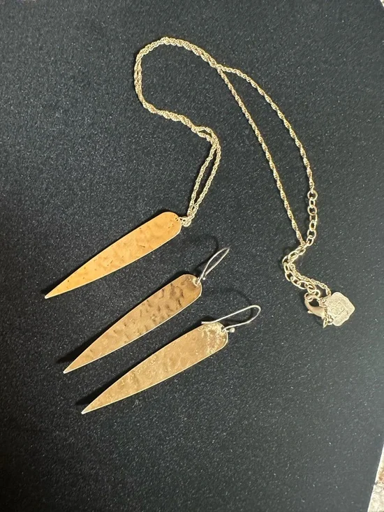 VINTAGE Holly Yashi -Hammered Gold Necklace & Earring Set - Picture 9 of 16